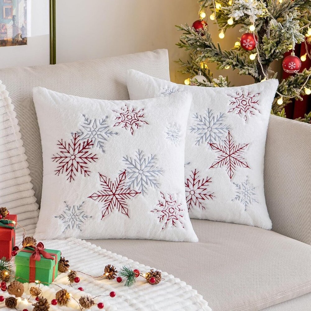 Pack of 2 Christmas Decorative Throw Pillow Covers Soft Faux Fur Pillow Cases wi